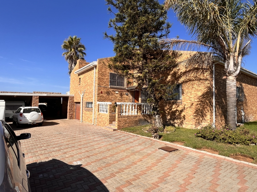 5 Bedroom Property for Sale in Lamberts Bay Western Cape